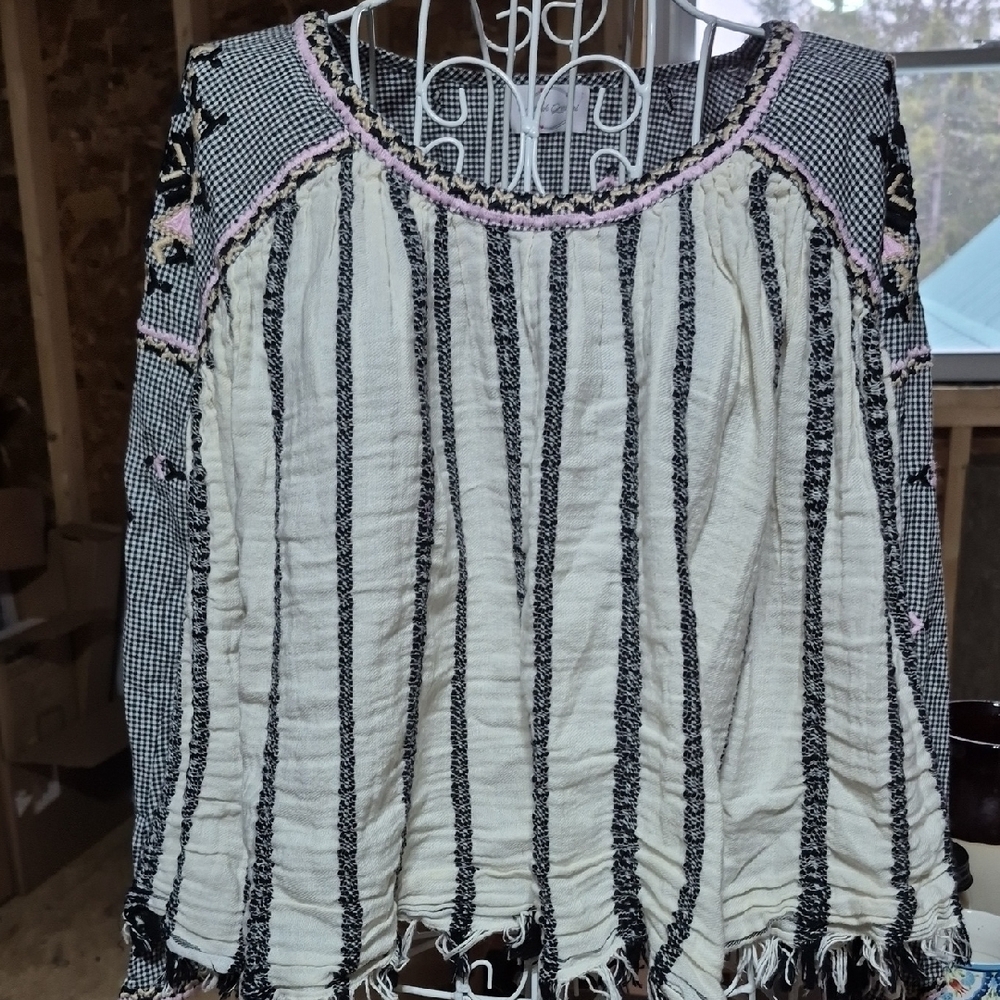 Striped Boho Chic Women's Semi Crop Top. Size Small